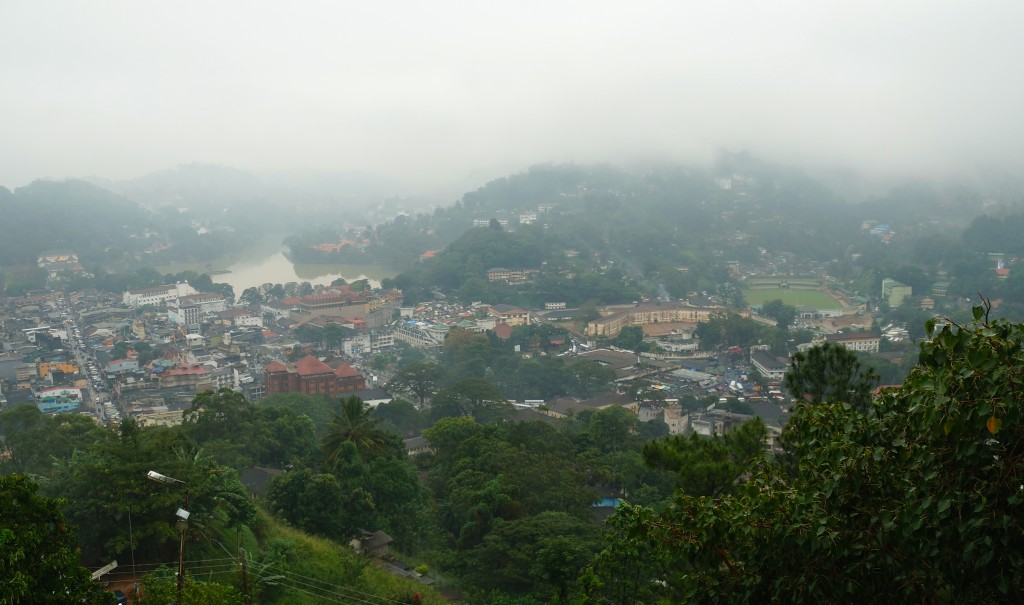 Kandy in den Wolken