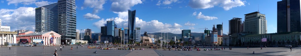 Sukhbaatar Platz mit The Blue Sky Tower